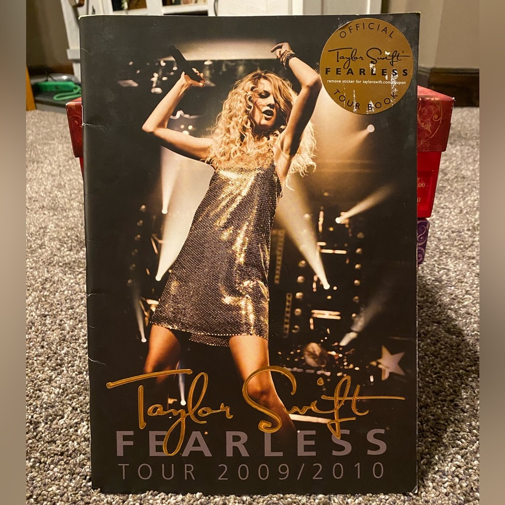 Taylor Swift Fearless Official Tour Book 2009/2010
